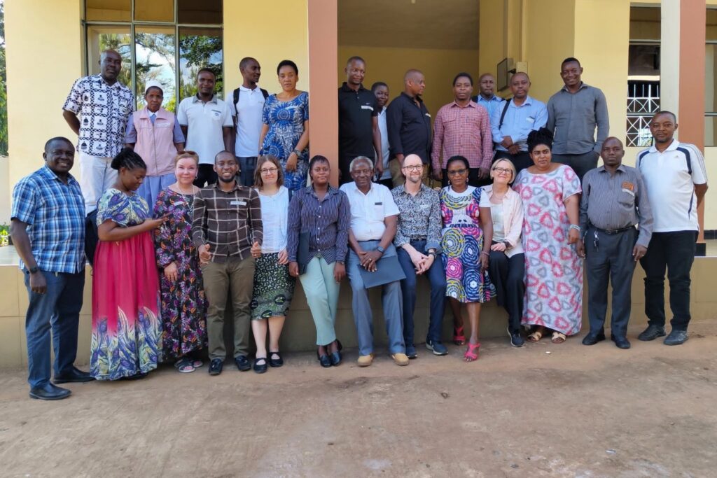 Group photo: teachers visiting Moshi, Tanzania in March (image: Kimmo Kuortti).