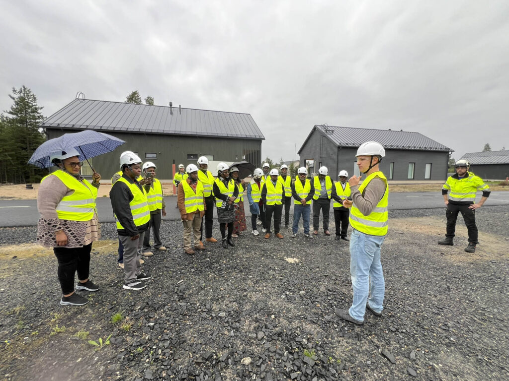 We visited OSAO’s student construction site in Letonranta. OSAO’s safety coordinator Jani Juustila gave a tour of the site.