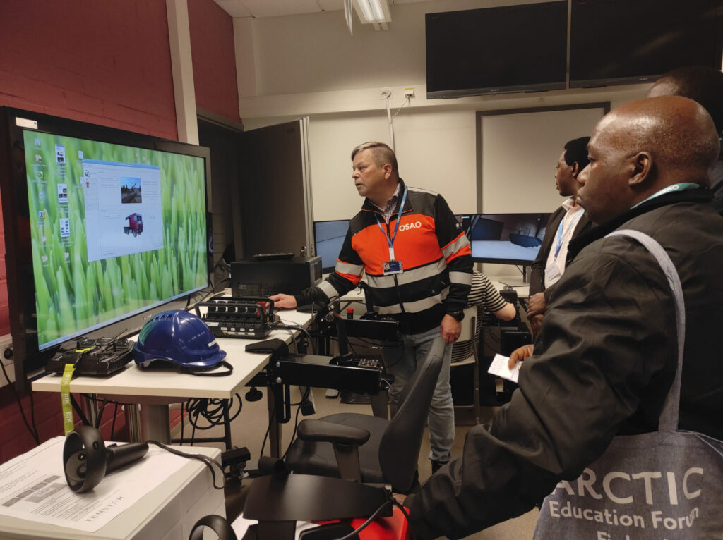 4.Various learning environments were introduced during the week. In the logistics field, different simulators were explored.