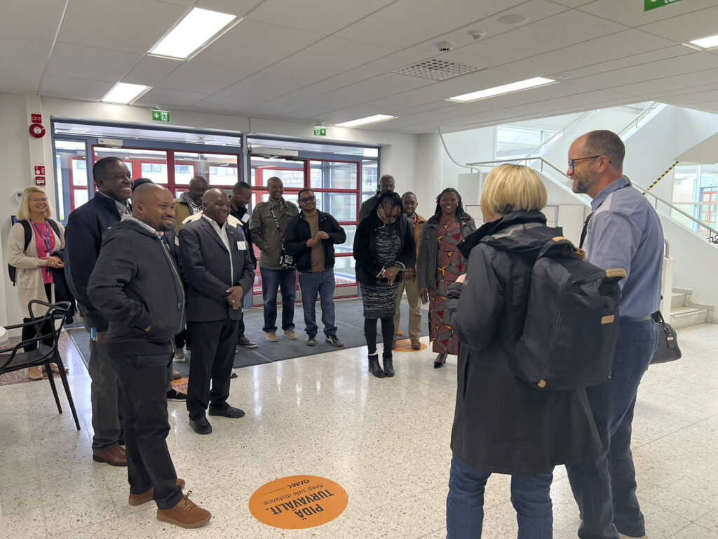 7.Iiris Happo and Kimmo Kuortti brought laughter to the guests right in the lobby of Oulu University of Applied Sciences (Oamk).