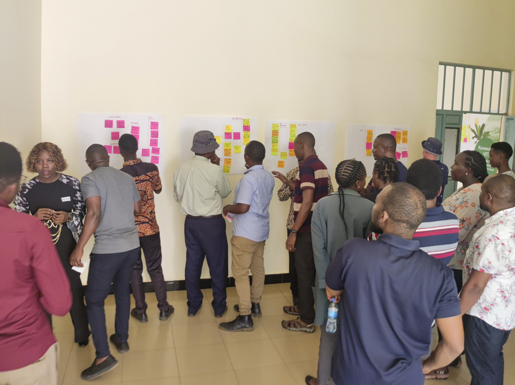 In addition to classroom the outer area was used for learning activities. The aim for the location change show that teacher can use the space flexibly and raise participants attentiveness and make them stand in addition to sitting.