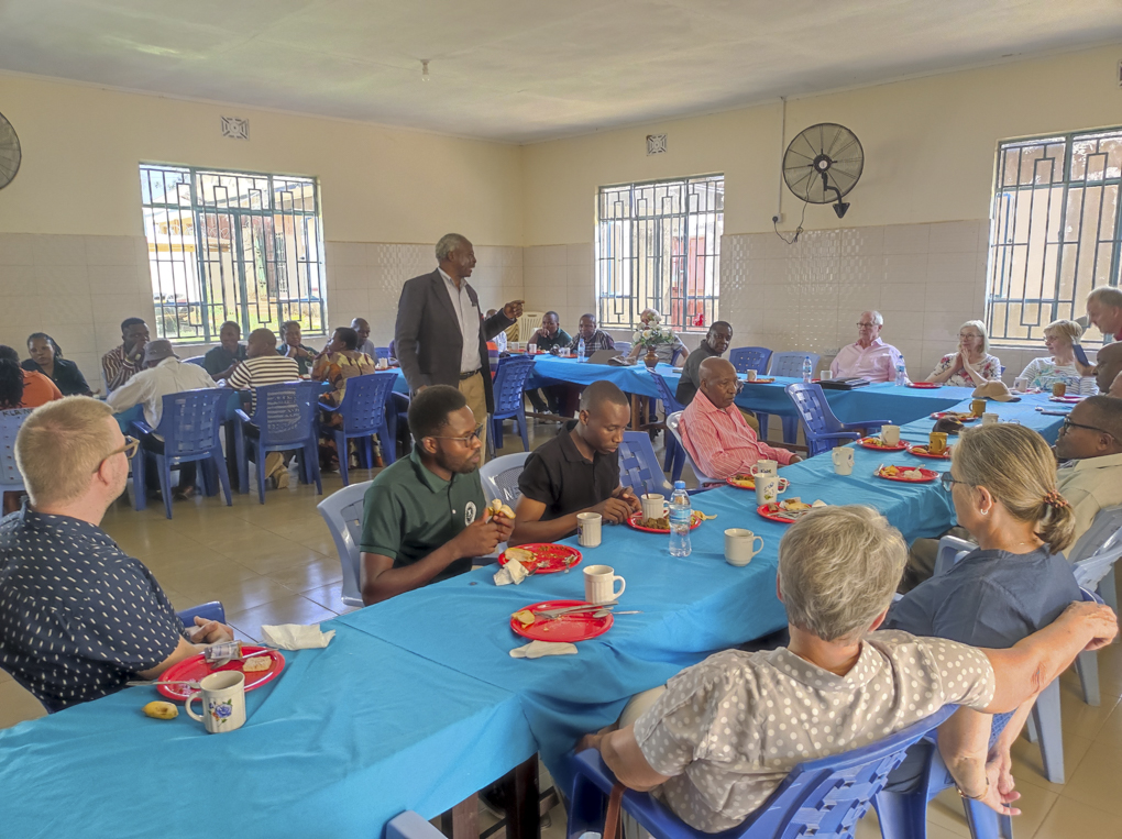 Festive lunch was hosted by Mr Venance Kimaka from Mawella VTC. Presented were training team and Mawella VTC’s donors from Germany.