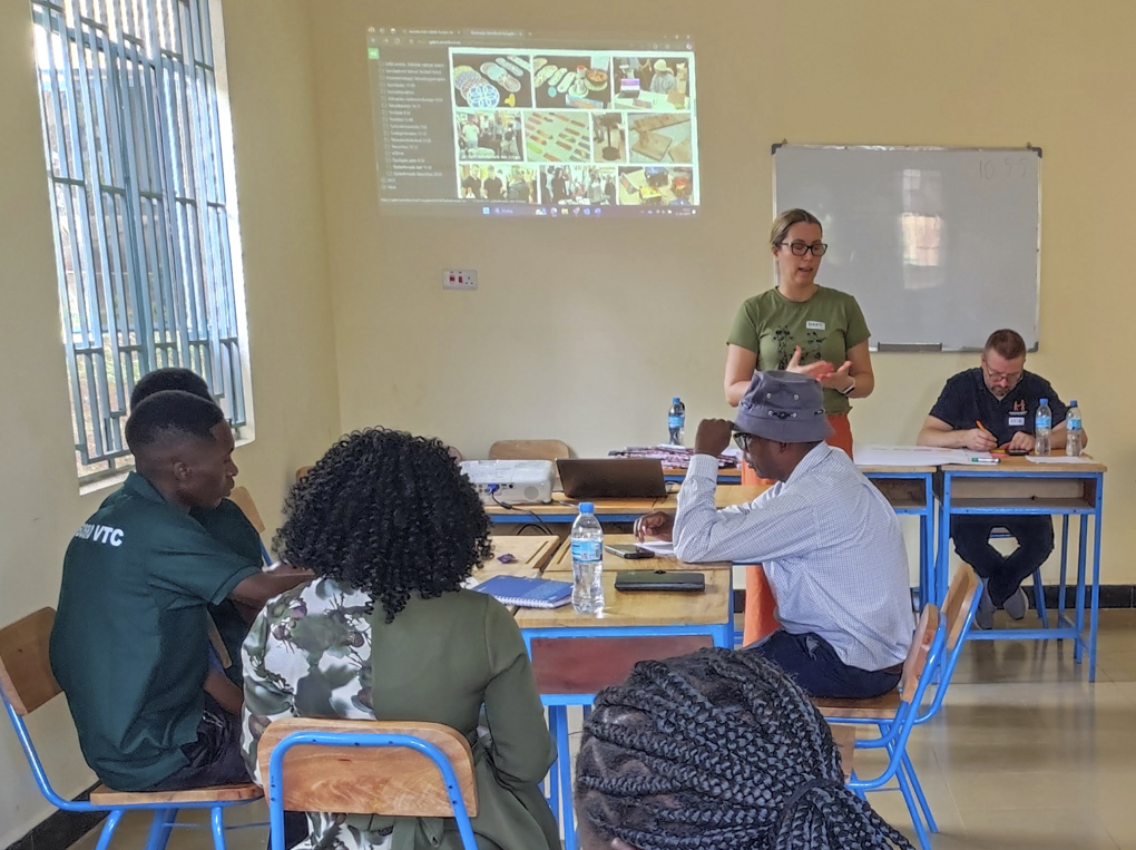 First introductory day started with presentations on Estonia and its VET system. Bret Paas gave overview of the entrepreneurship training in Kuressaare Ametikool, student company method and Junior Achievement that has branch also in Africa.